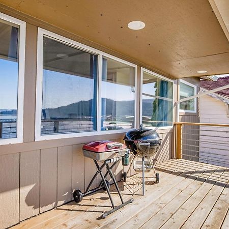 Fisherman'S Dream Boat House Garibaldi Exterior photo