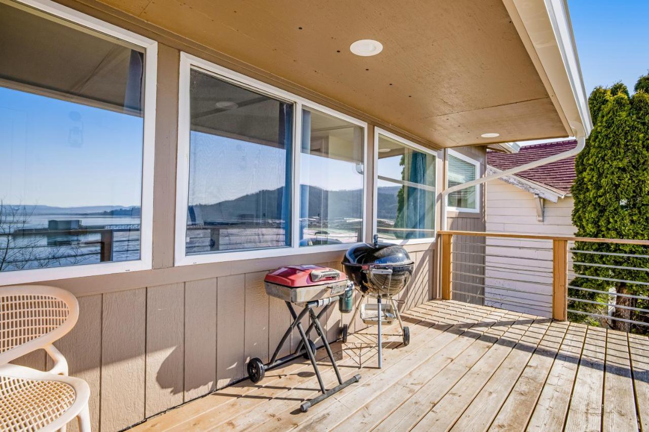 Fisherman'S Dream Boat House Garibaldi Exterior photo